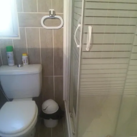 Plage-climatisation-parking Prive Apartment